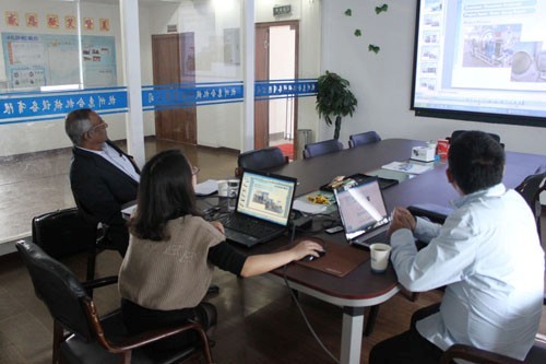 印度殺菌鍋客戶與惠合工程師洽談現(xiàn)場2